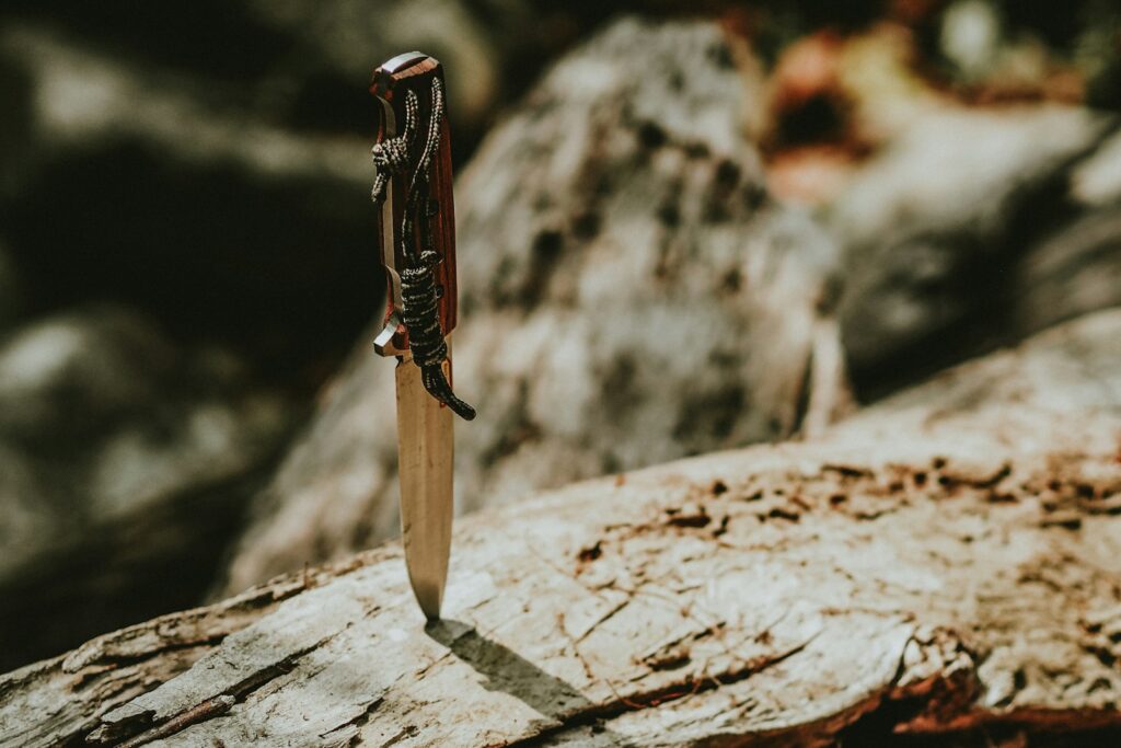 Couteau de survie et son acier