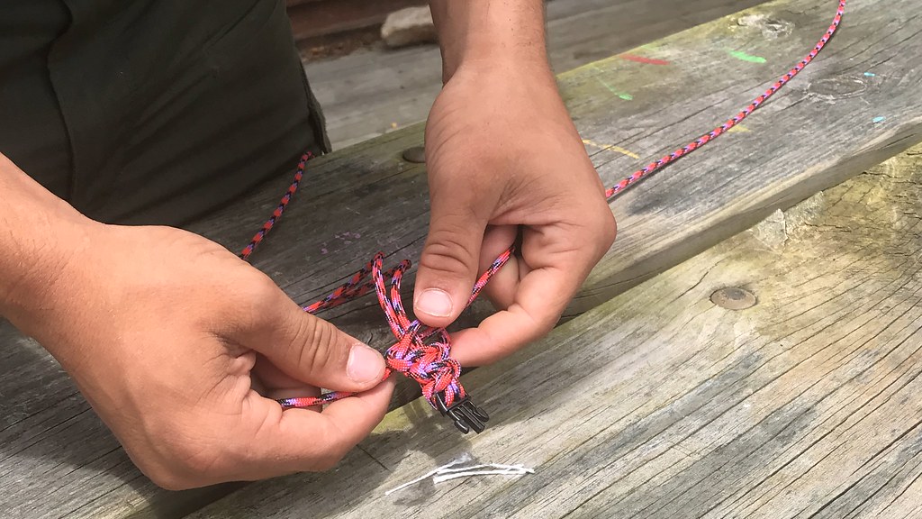 Tressage du bracelet paracorde