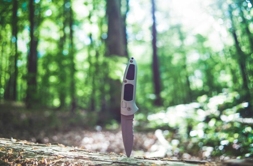 Comment choisir un couteau de survie : le guide complet