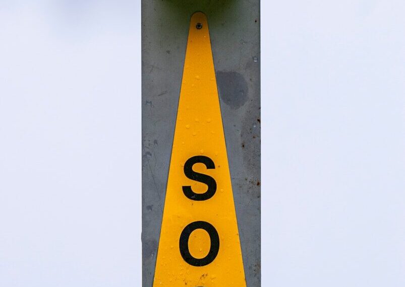Signaux de détresse en pleine nature SOS signal