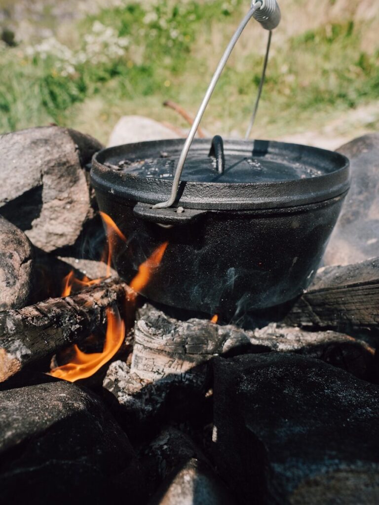 Feu de camp survie nuit – priorité chaleur règle des 3