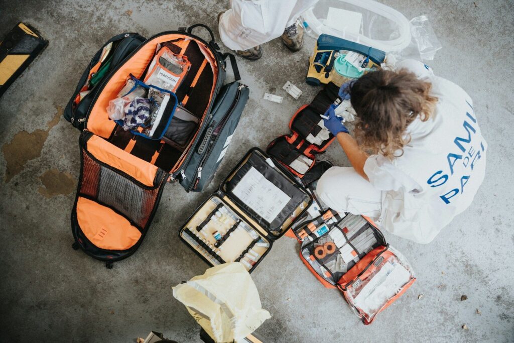 trousse premiers secours randonnée coup de soleil