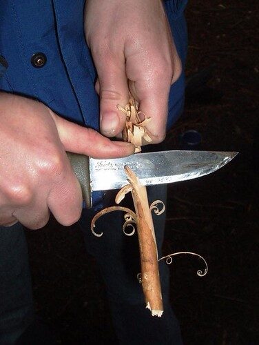 La technique du Featherstick pour allumer le feu