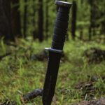 Couteau à lame fixe pour la survie et le bushcraft en plein air