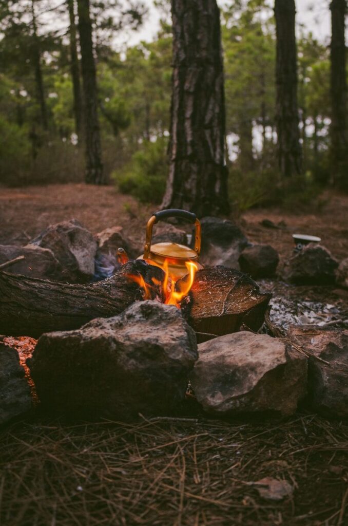 Feu de camp illégal en forêt de France — risques et réglementation