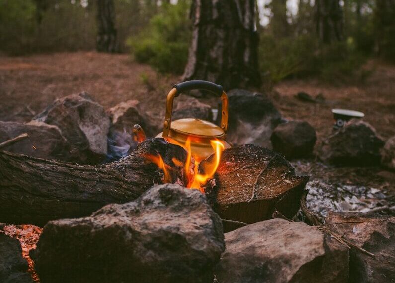 Feu de camp illégal en forêt de France — risques et réglementation