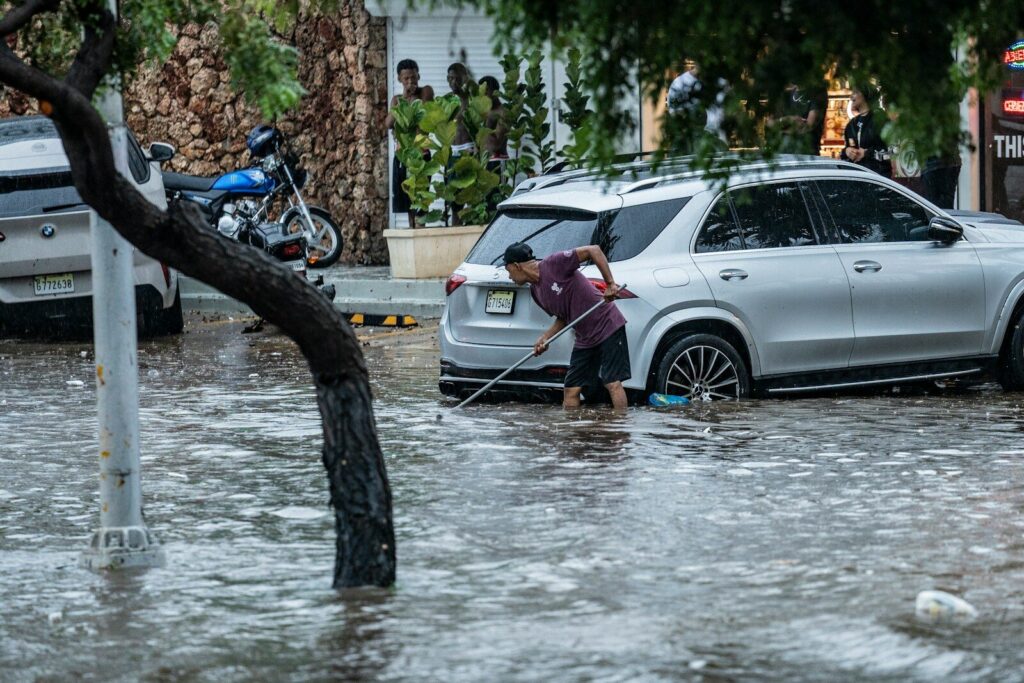 Entraide communautaire après une inondation catastrophe naturelle